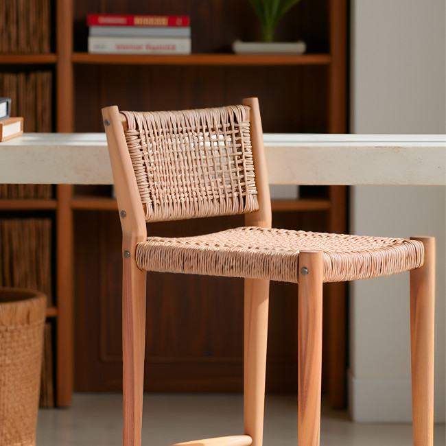 Nuri - Lot de 2 tabourets de bar intérieur/extérieur en bois d'acacia et résine tressée H66cm
