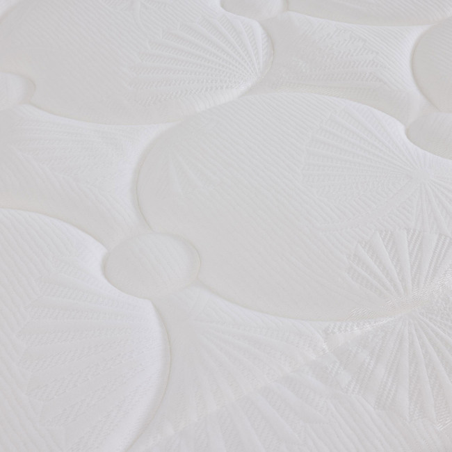 Clémaé 2 - Matelas à ressorts et latex, accueil équilibré